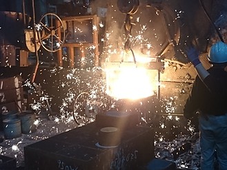 鋳鉄作業